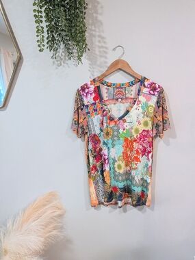 Johnny Was Bamboo Cotton Multicolor Floral V-Neck Women’s Top Size Medium